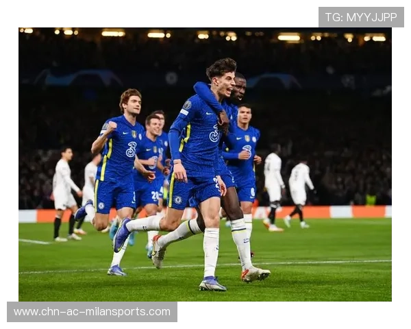 卢卡库强健护球开路，比利时围绕中锋形成多重压制：从场上战术到训练场落地